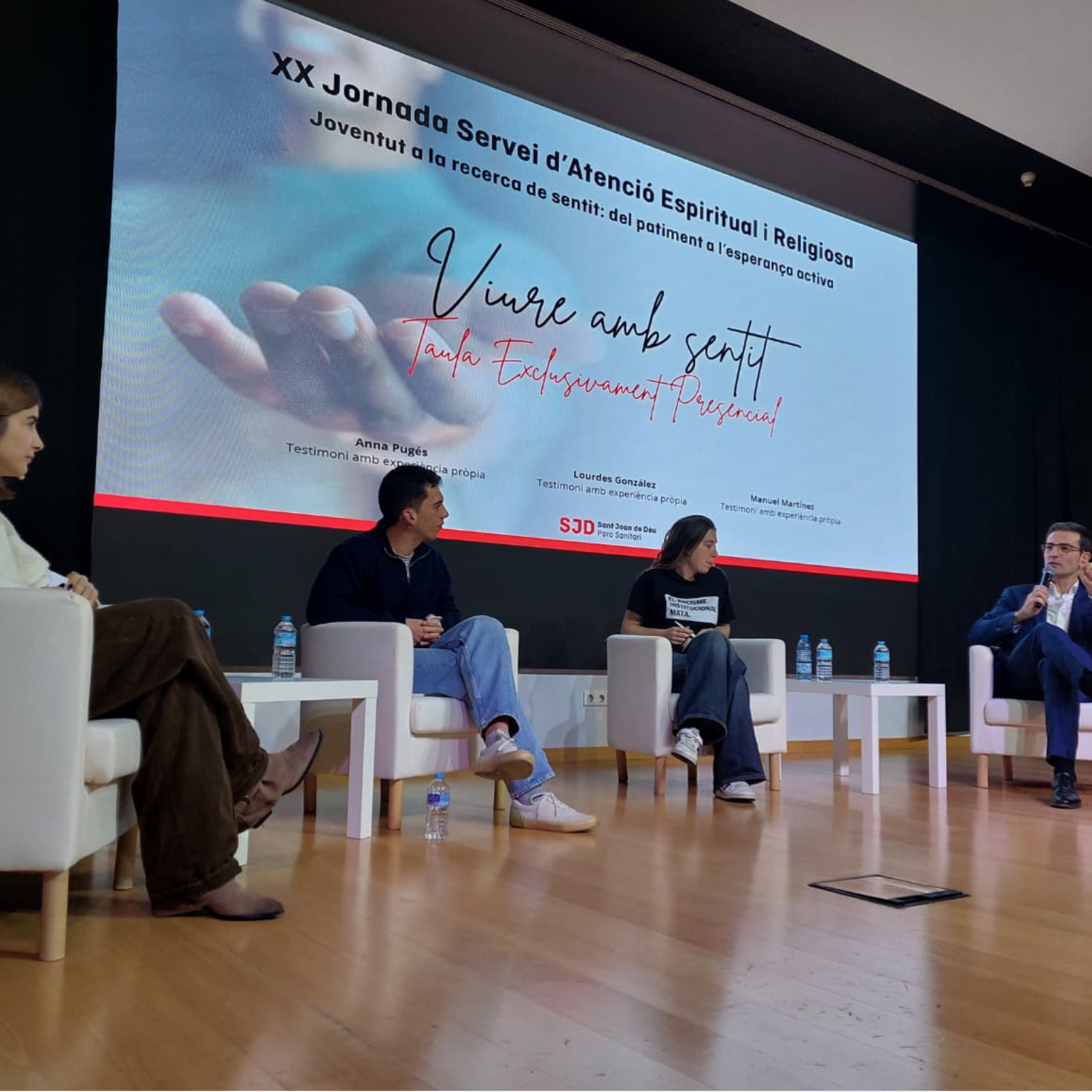 Els experts esperonen els joves a recuperar l’esperança en el futur