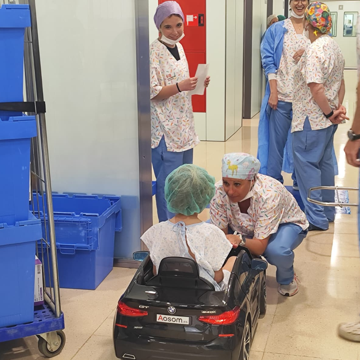 L’Hospital SJD Sant Boi incorpora cotxes elèctrics per millorar l’experiència quirúrgica infantil