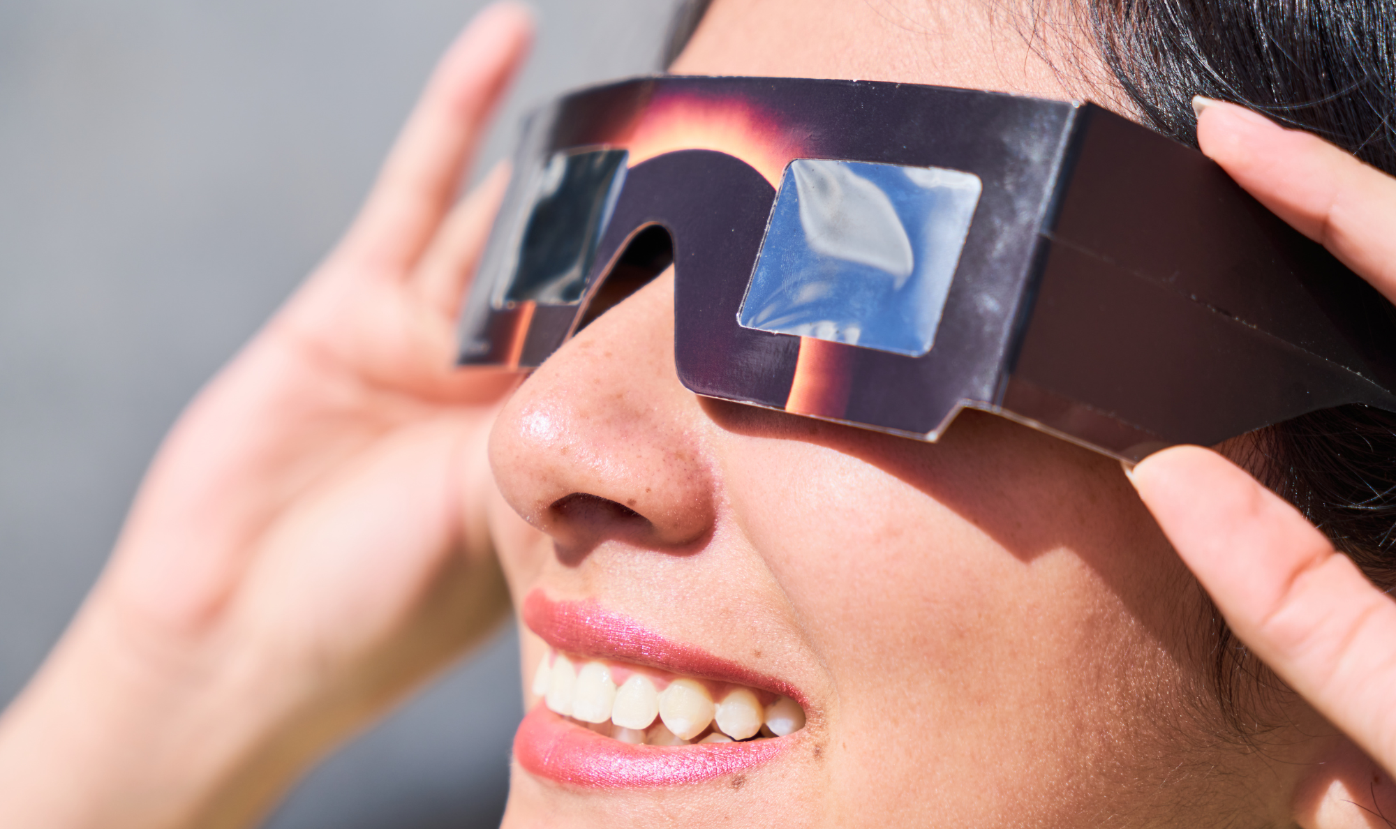 Observar l’eclipsi solar sense la protecció adequada pot produir danys irreparables